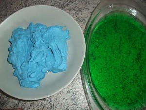 Algengrütze und Meeresschaum